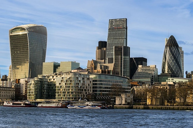 Marketing for financial services -On the money or in the red